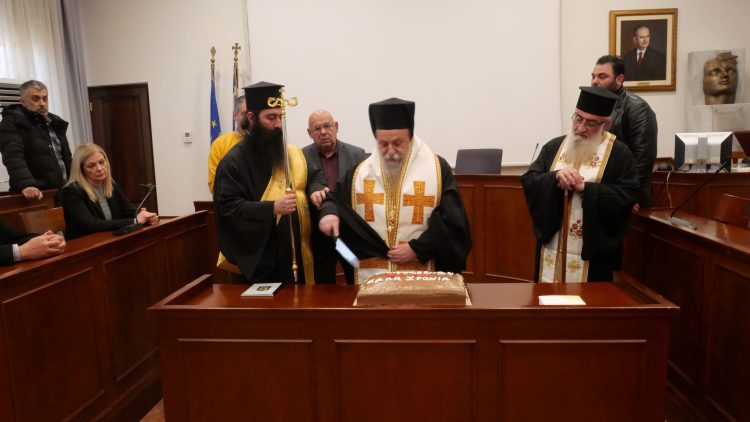 Κοπή Πρωτοχρονιάτικης πίτας για εργαζομένους και αιρετούς του Δήμου Γρεβενών