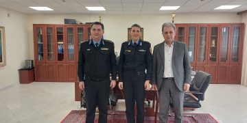 Εθιμοτυπική επίσκεψη του Διοικητή της Πυροσβεστικής Ακαδημίας Υποστράτηγου Π.Σ. Κωνσταντίνου Θεοφιλόπουλου και της νέας Διοικήτριας της Σχολής Πυροσβεστών Πτολεμαΐδας Πύραρχου Αρχοντίας Σερέτη στον Περιφερειάρχη