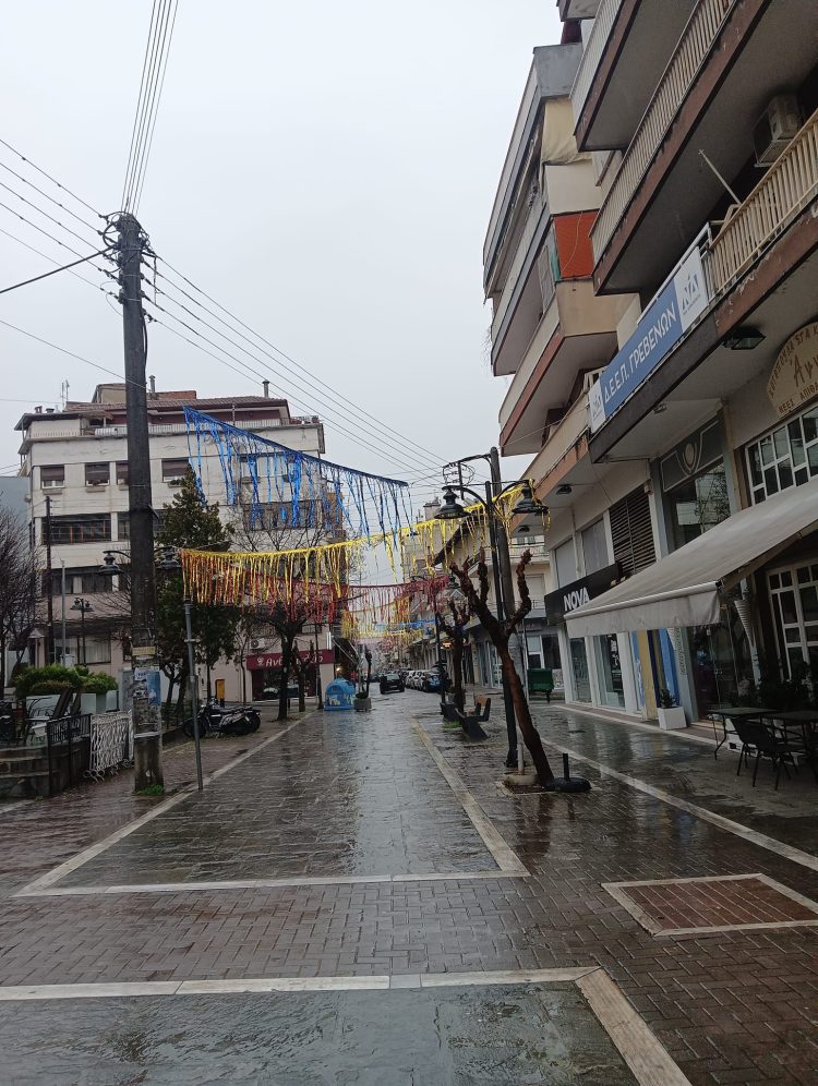 Ξεκίνησε ο αποκριάτικος στολισμός στην όμορφη πόλη των Γρεβενών