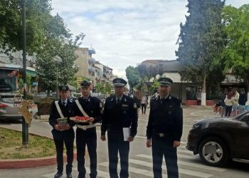 Ενόψει της εορτής του Πάσχα, διανεμήθηκαν ενημερωτικά φυλλάδια από τα Τμήματα Τροχαίας Κοζάνης και Εορδαίας, σε διερχόμενους πεζούς και οδηγούς οχημάτων