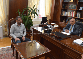 Ο Νίκος Ανδρουλάκης στον Δήμαρχο Γρεβενών Κυριάκο Ταταρίδη.