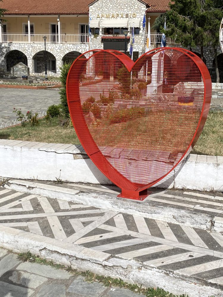 «Τοποθέτηση της πρώτης καρδιάς για πλαστικά καπάκια στο Δήμο Δεσκάτης»