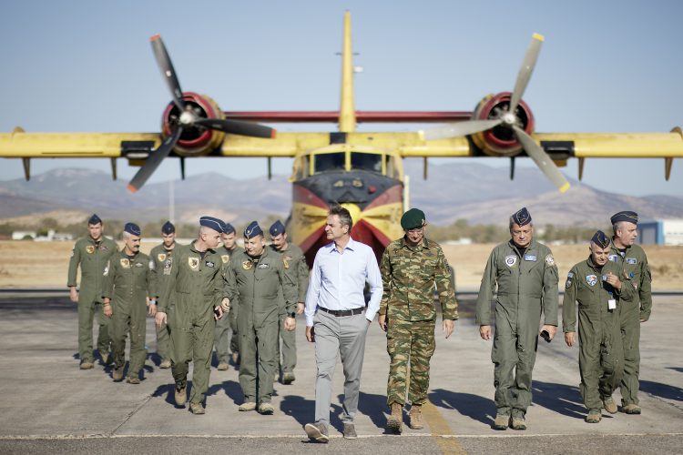 Επίσκεψη του Πρωθυπουργού Κυριάκου Μητσοτάκη στις δυνάμεις αεροπυρόσβεσης