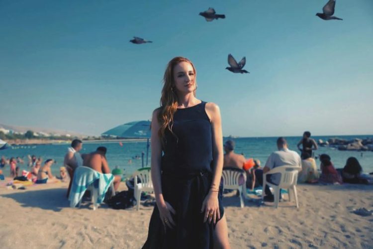 H Στεφανία Γουλιώτη στο Marie Claire: «Η έννοια του διαφορετικού είναι δεδομένη. Το ανοίκειο είναι το θέμα»