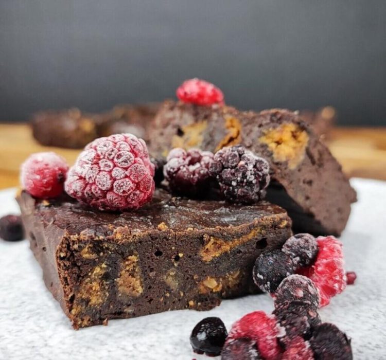 Τα brownies γιαουρτιού είναι μια υγιεινότερη εκδοχή του κλασικού επιδόρπιου