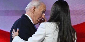 Τζο Μπάιντεν: Στο συνέδριο των Δημοκρατικών με δάκρυα στα μάτια – Αποκάλεσε ”looser” τον Τραμπ