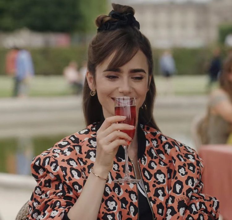H νέα σεζόν της Emily in Paris είναι γεμάτη vintage θησαυρούς