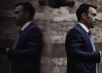 Στα δύο η Κοινοβουλευτική Ομάδα του ΣΥΡΙΖΑ – Ανοιχτή αμφισβήτηση του Στέφανου Κασσελάκη