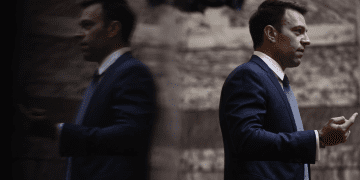 Στα δύο η Κοινοβουλευτική Ομάδα του ΣΥΡΙΖΑ – Ανοιχτή αμφισβήτηση του Στέφανου Κασσελάκη