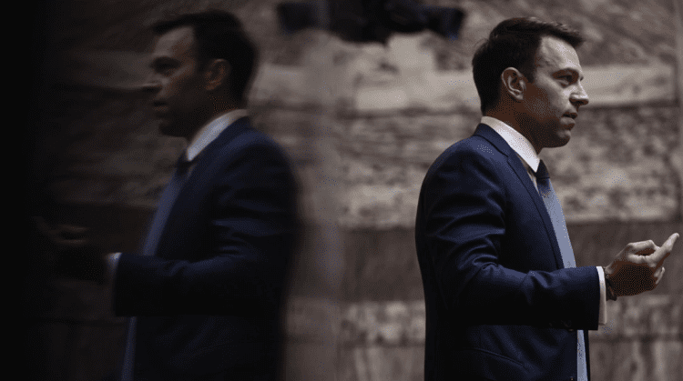 Στα δύο η Κοινοβουλευτική Ομάδα του ΣΥΡΙΖΑ – Ανοιχτή αμφισβήτηση του Στέφανου Κασσελάκη