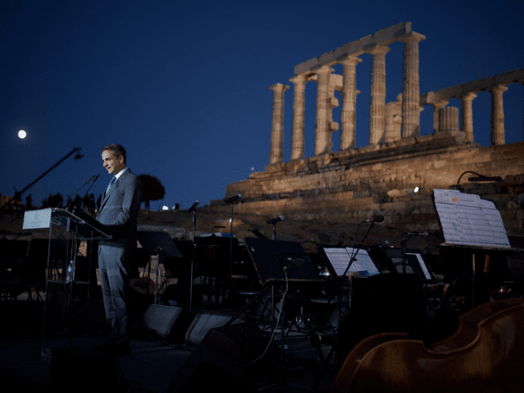 Εγκαίνια νέου φωτισμού στο ναό του Ποσειδώνα, στο ακρωτήρι του Σουνίου από τον Κυριάκο Μητσοτάκη