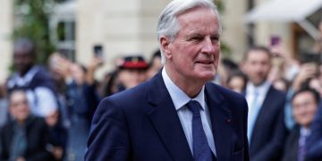 Μισέλ Μπαρνιέ: Απαγόρευση της μετανάστευσης, σύνταξη στα 65, τάξη και ηθική – Οι απόψεις του νέου πρωθυπουργού