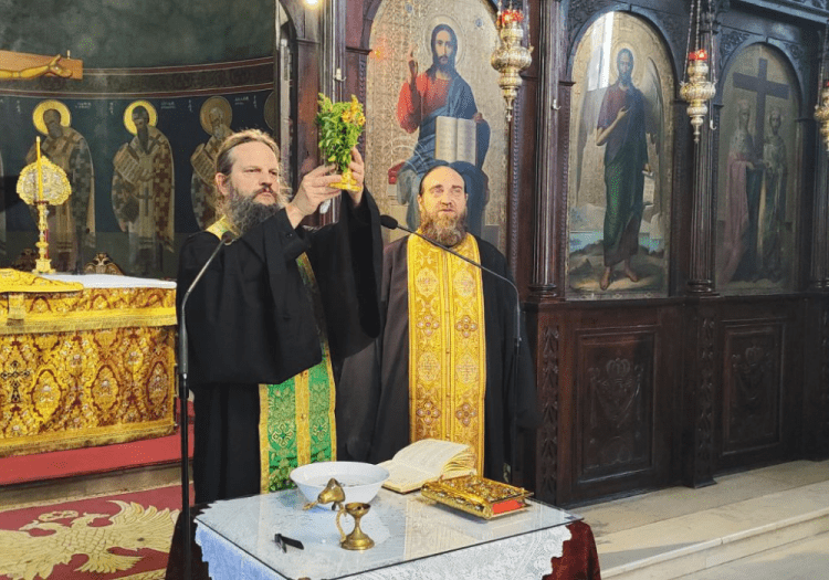 Ξεκινήσαμε με την ευλογία του Θεού και… την συνδρομή του Καραγκιόζη