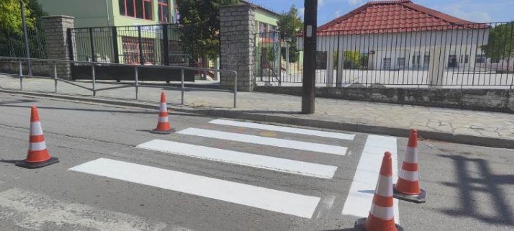 Ξεκίνησε το έργο της διαγράμμισης στις διαβάσεις πεζών στο οδικό δίκτυο της πόλης των Γρεβενών