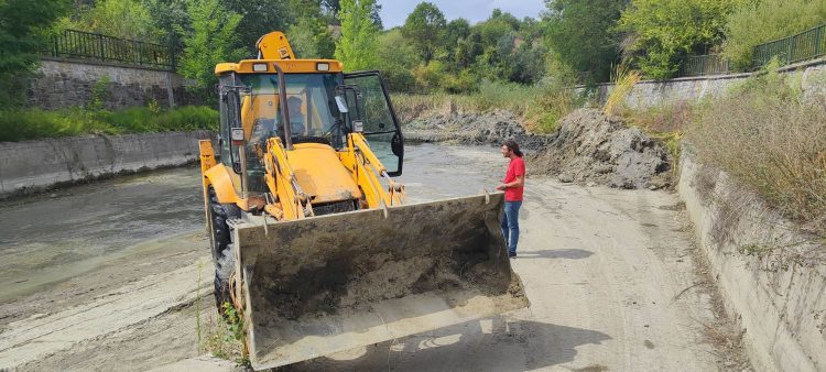 Δήμος Γρεβενών: Σε πλήρη εξέλιξη οι εργασίες καθαρισμού του Γρεβενίτη ποταμού (Φωτογραφίες και Βιντεο)
