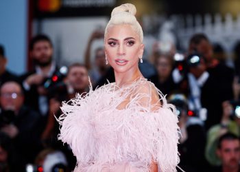 Lady Gaga: Ο hairstylist της σταρ μοιράστηκε τα μυστικά του