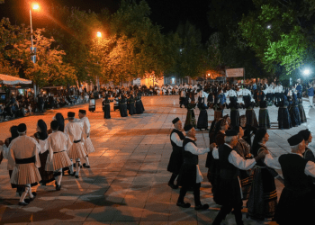 “Χορεύοντας Γρεβενά στα χειμαδιά της Ελασσόνας”