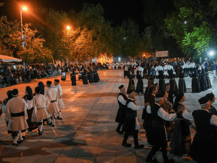 “Χορεύοντας Γρεβενά στα χειμαδιά της Ελασσόνας”