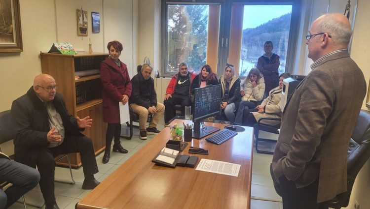 Παράσταση διαμαρτυρίας για τους υποβιβασμούς σχολικών μονάδων στο Δήμο Γρεβενών