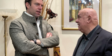 Ο Στέφανος Κασσελάκης επισκέπτεται τον Δήμαρχο Γρεβενών Κυριάκο Ταταρίδη