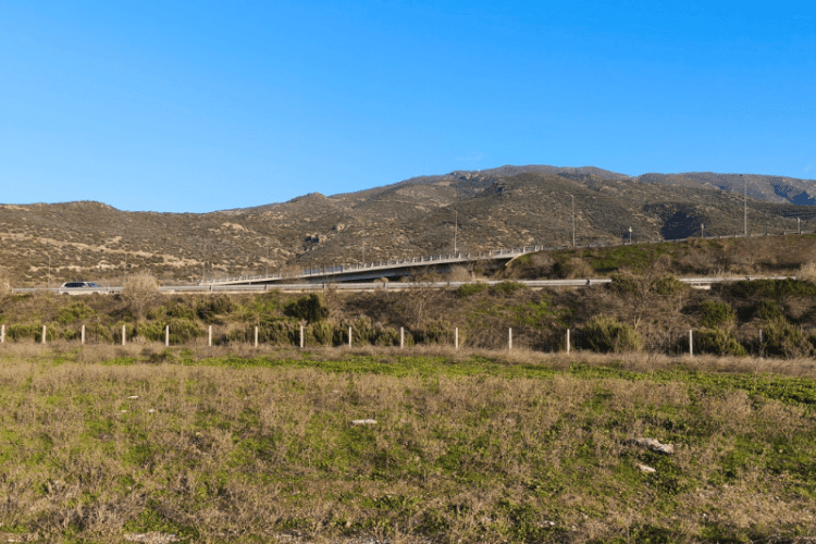 ΠΑΣΟΚ και ΣΥΡΙΖΑ ζητούν άμεση διερεύνηση για το ξήλωμα του έργου «58 καρφιά στα Τέμπη»