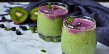 Smoothie με Μούρα και Σπανάκι
