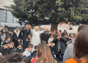 Γρεβενά : “Τς Απουκράς Μαν΄τάρα” Παραδοσιακός Γρεβενιώτικος Γάμος από τους Μαθητές των Γρεβενών