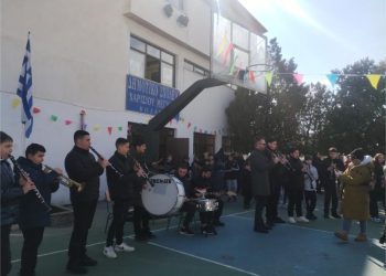 Η Ορχήστρα Παραδοσιακής Μουσικής του Μουσικού Σχολείου Σιάτιστας στο Δημοτικό Χαρίσιος Μεγδάνης