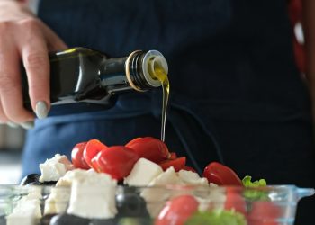 Μεσογειακή διατροφή: Πώς επηρεάζει τον εγκέφαλο;