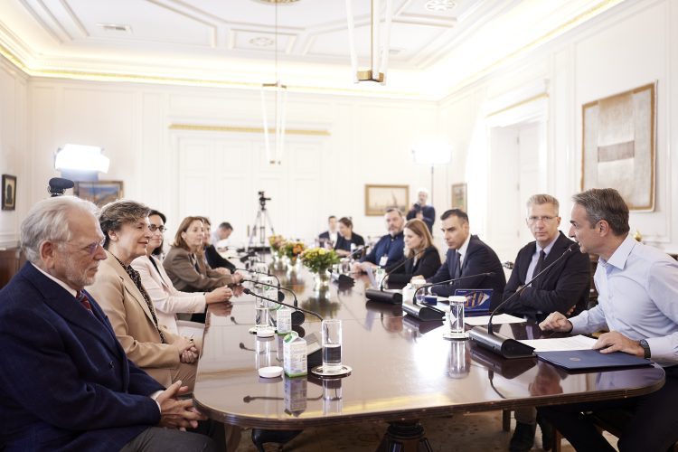 Συνάντηση του Πρωθυπουργού Κυριάκου Μητσοτάκη με Έλληνες γιατρούς για την αναγνώριση ειδικότητας και εξειδίκευσης που έχουν αποκτηθεί στις ΗΠΑ
