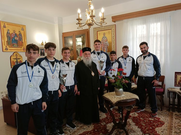 Επίσκεψη των διακριθέντων πυγμάχων στον Μητροπολίτη Γρεβενών κ.κ. Δαβίδ