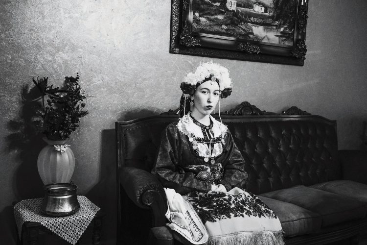 Το Δημοτικό Περιφερειακό Θέατρο Κοζάνης φιλοξενεί την έκθεση φωτογραφίας του Δημήτρη Βαβλιάρα με τίτλο «Ασάλευτή -μου- Μνήμη».