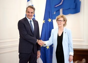 Συνάντηση του Πρωθυπουργού με την Επίτροπο Χρηματοοικονομικών Υπηρεσιών και Ένωσης Αποταμιεύσεων και Επενδύσεων της ΕΕ Maria Luís Albuquerque