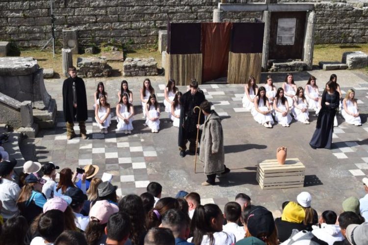 Η Ηλέκτρα του Ευριπίδη από τη Θεατρική Ομάδα «Εξ αμάξης» στο Διεθνές Φεστιβάλ Αρχαίου Δράματος στη Μεσσήνη