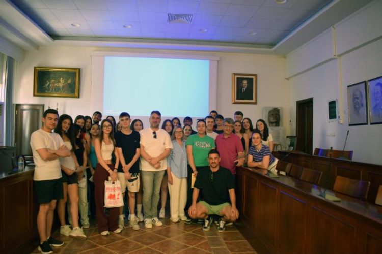 Erasmus: Το 2ο ΓΕΛ Γρεβενών υποδέχτηκε στο Δημαρχείο το Jaso Ikastola από την Παμπλόνα της Ισπανίας