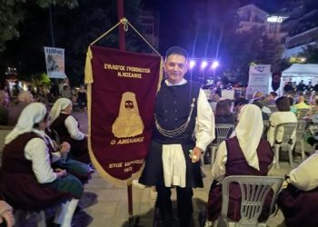 Το χορευτικό τμήμα του συλλόγου Γρεβενιωτών Κοζάνης ο Αιμιλιανός συμμετέχει στο 6ο φεστιβάλ τοπικών προϊόντων στα Γρεβενά.