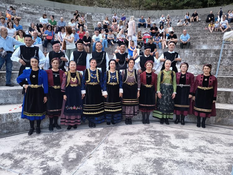 Το χορευτικό των Γρεβενιωτων Κοζάνης στο μουσικό ταξίδι στην παράδοση που διοργάνωσε το ΚΔΑΠ ΑΜΕΑ Γρεβενών Αγκάλιασε με