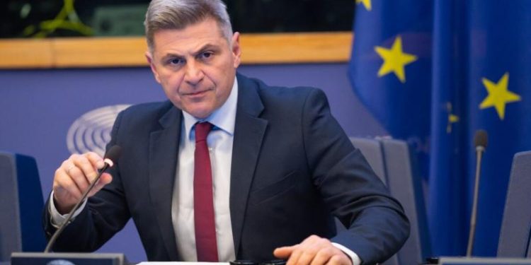 Ερωτηματικά από τον εξωδικαστικό συμβιβασμό Gazprom-ΔΕΠΑ