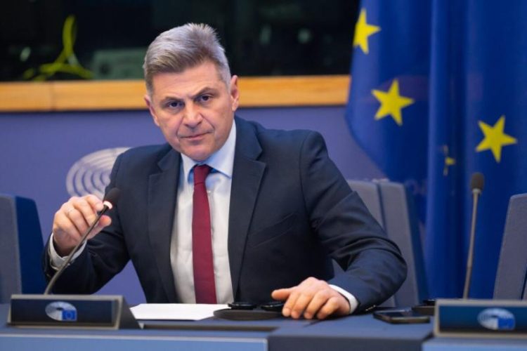 Ερωτηματικά από τον εξωδικαστικό συμβιβασμό Gazprom-ΔΕΠΑ