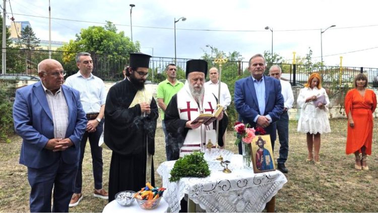 Στους Αγιασμούς των Σχολείων ο Δήμαρχος Γρεβενών, Κυριάκος Ταταρίδης.