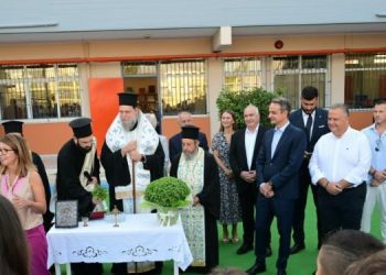Παρουσία του Πρωθυπουργού Κυριάκου Μητσοτάκη στην τελετή αγιασμού στο 8ο Δημοτικό Σχολείο Νέας Φιλαδέλφειας