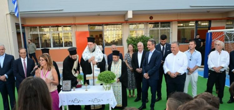 Παρουσία του Πρωθυπουργού Κυριάκου Μητσοτάκη στην τελετή αγιασμού στο 8ο Δημοτικό Σχολείο Νέας Φιλαδέλφειας