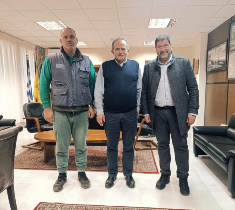 Ευχές για Χρόνια Πολλά και Καλή Χρονιά αντάλλαξαν ο Βουλευτής Γρεβενών Αθανάσιος Σταυρόπουλος και ο Αντιπεριφερειάρχης της Π.Ε Γρεβενών Ιωάννης Τσακνάκης,