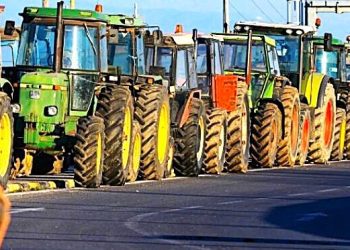 ΑΓΡΟΤΕΣ ΚΑΙ ΚΥΒΕΡΝΗΣΗ… ΓΡΙΦΟΣ ΑΝΤΙΠΑΡΑΘΕΣΗΣ ΜΕ ΤΟ ΔΙΑΛΟΓΟ ΝΑ ΑΠΟΥΣΙΑΖΕΙ…
