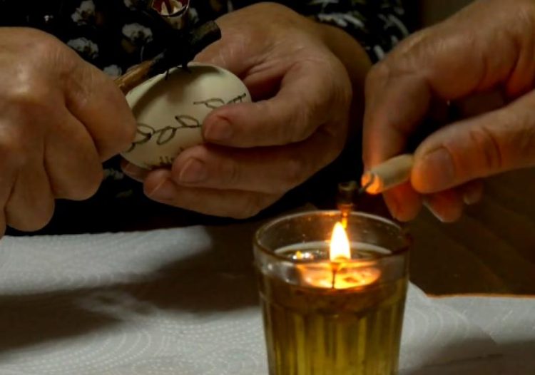 Οι Πασχαλινές Περδίκες των Αμυγδαλιών Γρεβενών: Μια Τέχνη Κεντημένη με μελισσοκέρι και Παράδοση