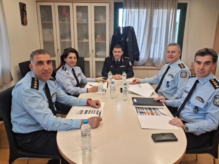Σύσκεψη για υπηρεσιακά θέματα υπό τον Γεν.Περ.Αστ.Διευθυντή Δυτικής Μακεδονίας, με τους Διευθυντές των Διευθύνσεων Αστυνομίας Καστοριάς, Κοζάνης, Φλώρινας και Γρεβενών