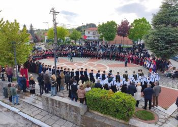 Βούλιαξε η πλατεία των Αμυγδαλιών από χορευτές και λάτρεις της παράδοσης στον Αποχαιρετισμό της Πασχαλιάς στις 2 Μαΐου 2026