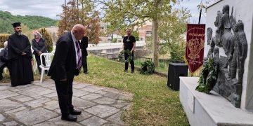 Στις εκδηλώσεις μνήμης για τη Γενοκτονία των Ποντίων σε Κιβωτό, Βατόλακκο και Ελεύθερο Β΄, ο Δήμαρχος Γρεβενών Κυριάκος Ταταρίδης.