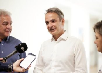 Eπίσκεψη του Πρωθυπουργού Κυριάκου Μητσοτάκη στο Κέντρο Υγείας Ιστιαίας και το πλωτό ασθενοφόρο του Λιμενικού, στη Βόρεια Εύβοια