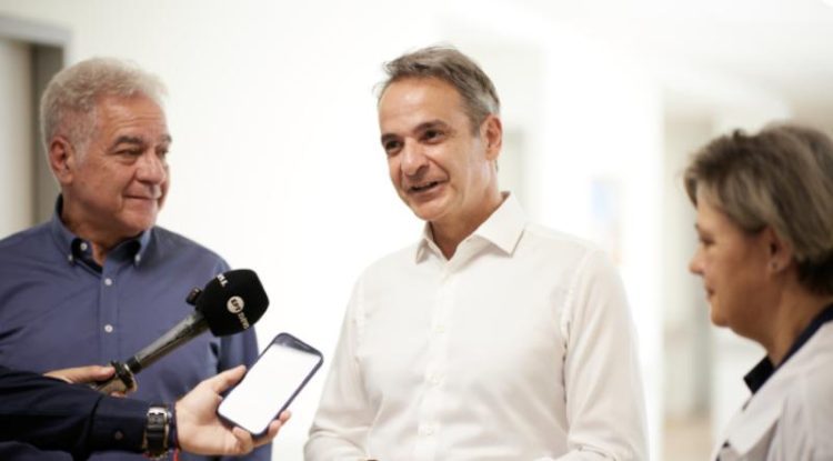Eπίσκεψη του Πρωθυπουργού Κυριάκου Μητσοτάκη στο Κέντρο Υγείας Ιστιαίας και το πλωτό ασθενοφόρο του Λιμενικού, στη Βόρεια Εύβοια